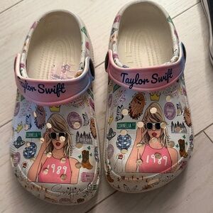 Taylor Swift Graphic Clogs